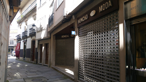 Moncho Moda ubicada en Noia (A Coruña)