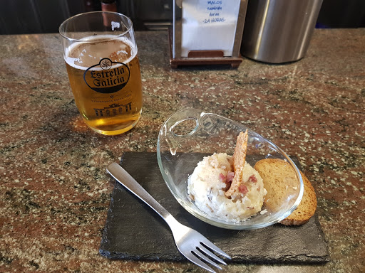 Cafetería Los Helvetas ubicada en Mugardos (A Coruña)