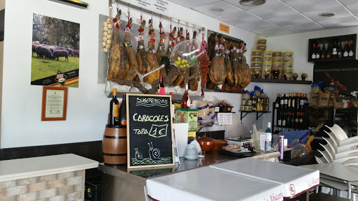 LA LOLA (Abacería y Tapas) ubicada en Salteras (Sevilla)